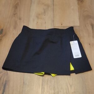 NWT Layers Taylor Made Black Performance Skort Size Medium